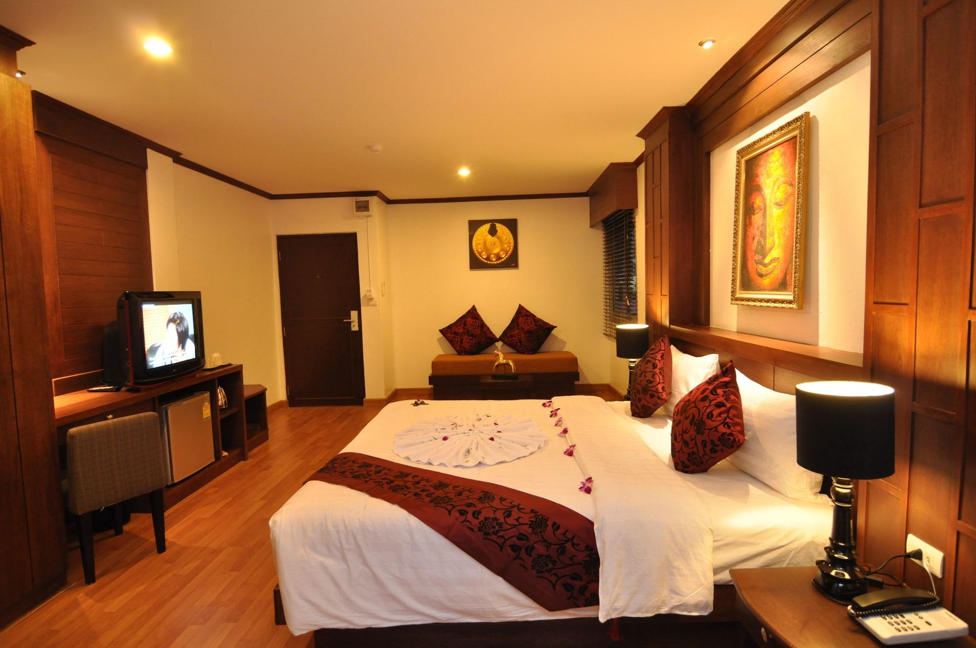 Hemingway'S Hotel Patong Экстерьер фото