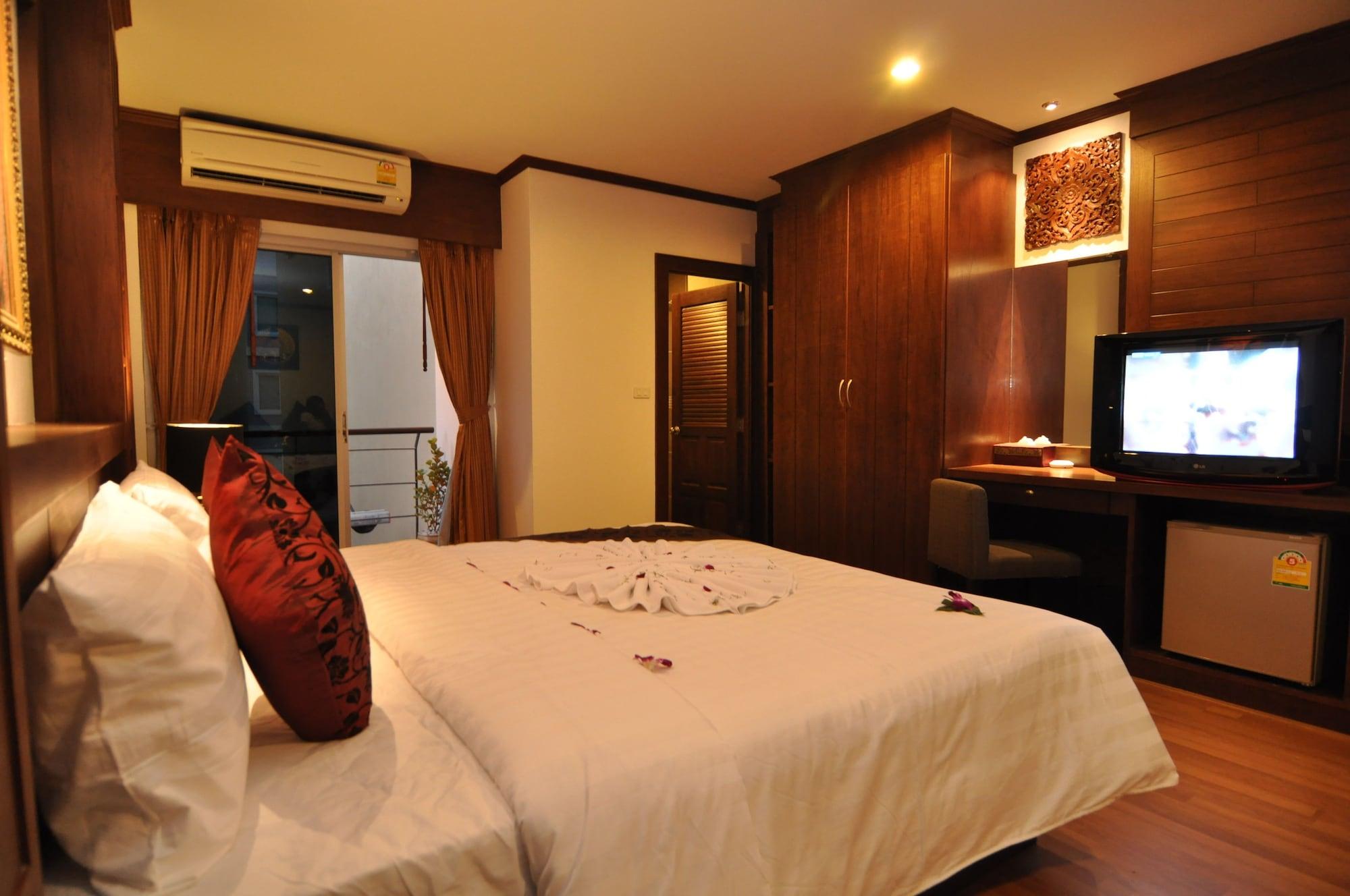 Hemingway'S Hotel Patong Экстерьер фото