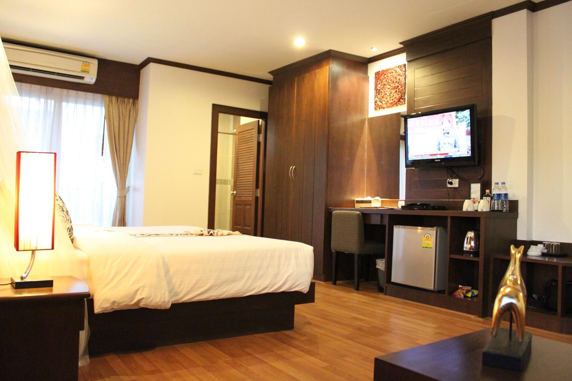 Hemingway'S Hotel Patong Экстерьер фото