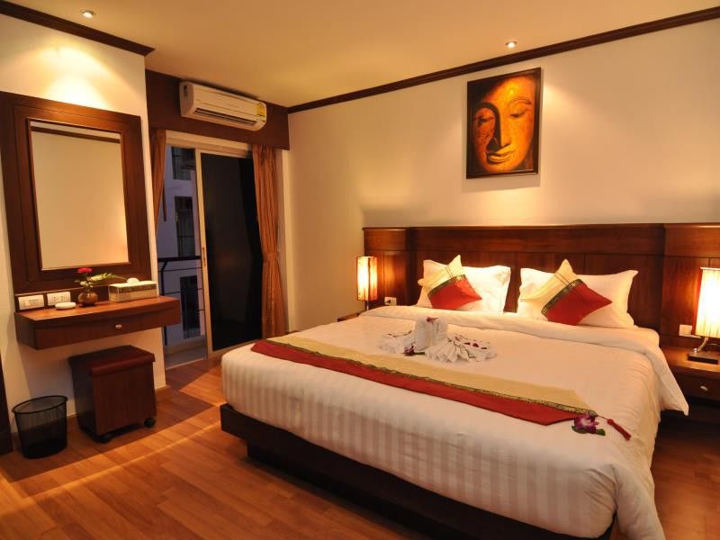 Hemingway'S Hotel Patong Экстерьер фото