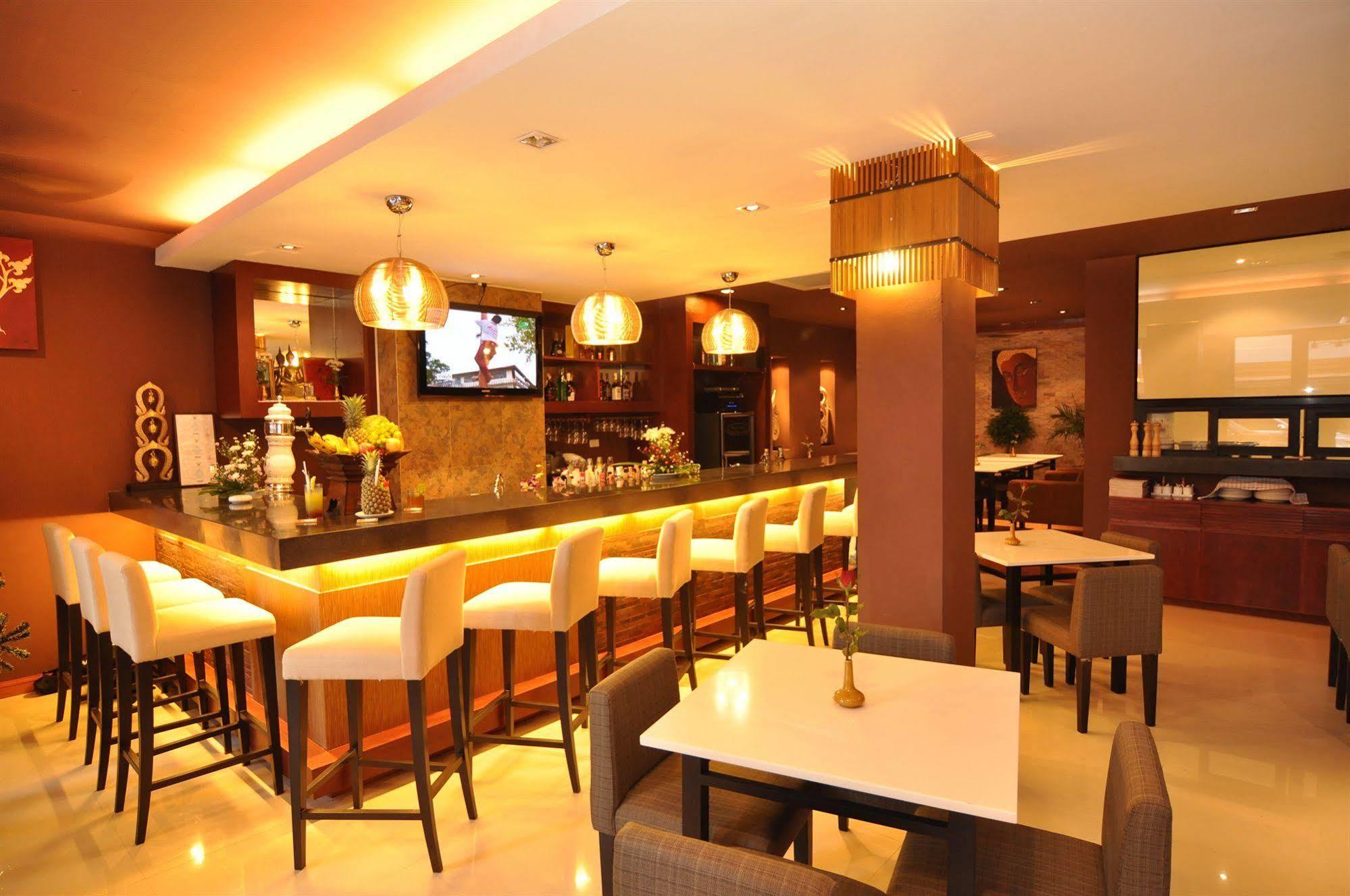 Hemingway'S Hotel Patong Экстерьер фото