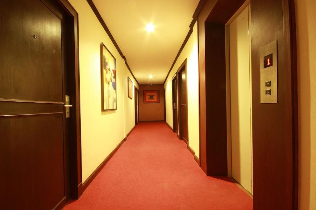 Hemingway'S Hotel Patong Экстерьер фото