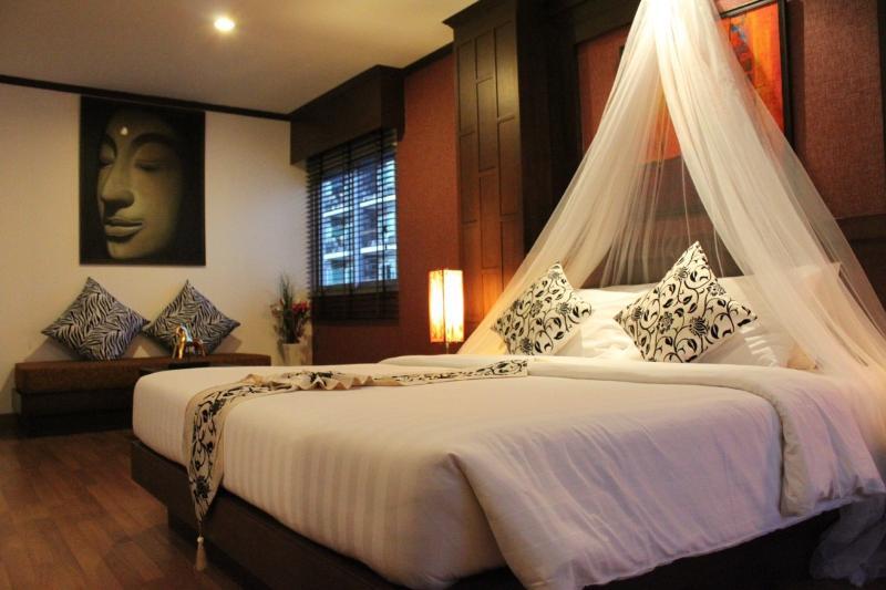 Hemingway'S Hotel Patong Экстерьер фото